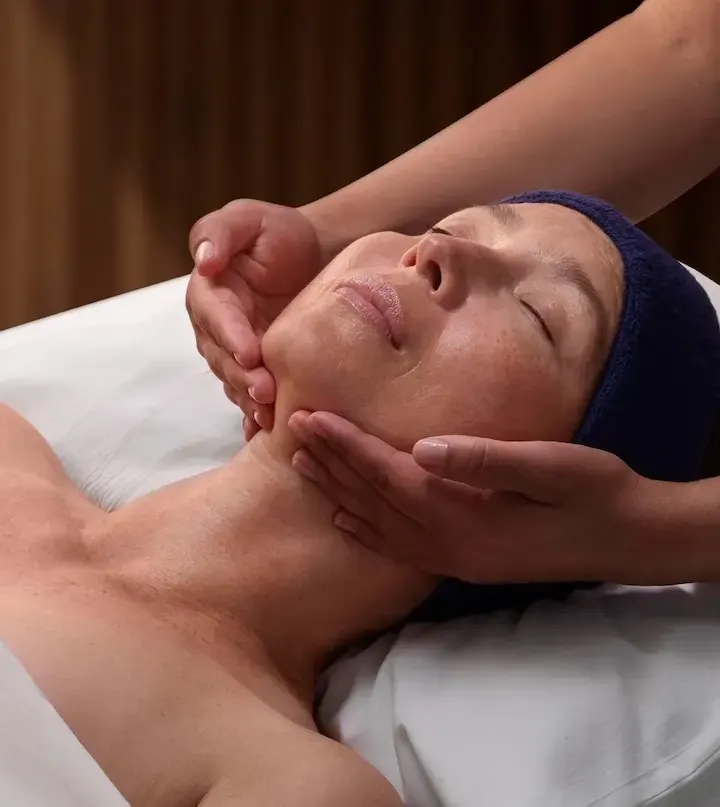 Gentle, restorative oncology-adapted face and neck cradle during recovery